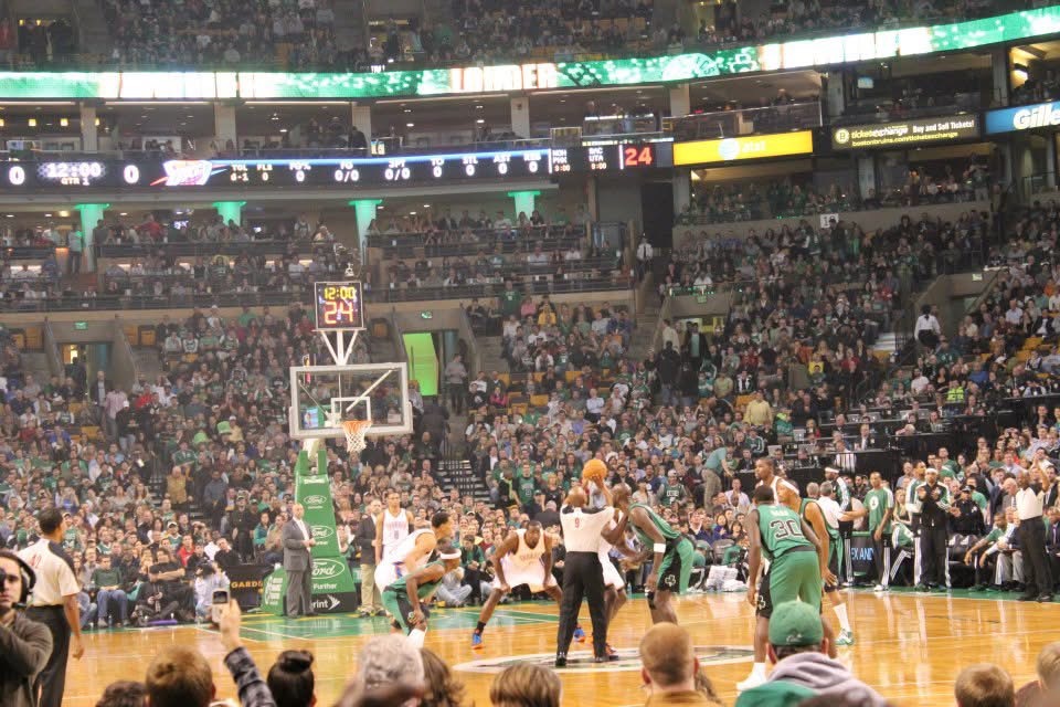 TD Garden で Boston Celtics の試合中、フリースローのシーン