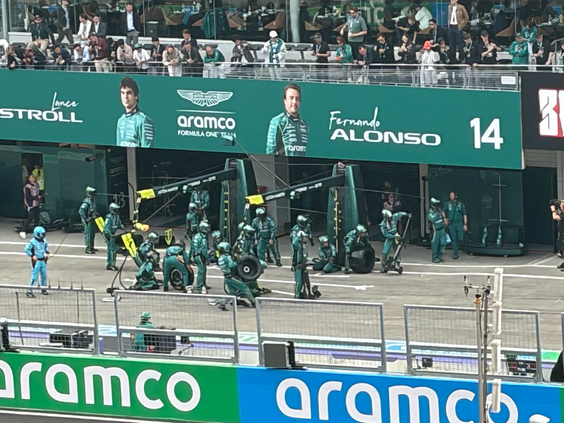 アストンマーティンF1チーム ピット作業